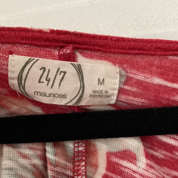 Floral tshirt size medium - Picture 2 of 3